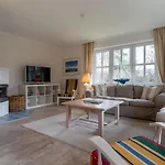 Haubarg Reetdachhaus Luettje Haubarg 펜션 *