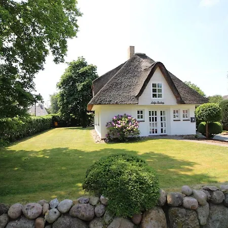 Haubarg Reetdachhaus Luettje Haubarg * Böhl