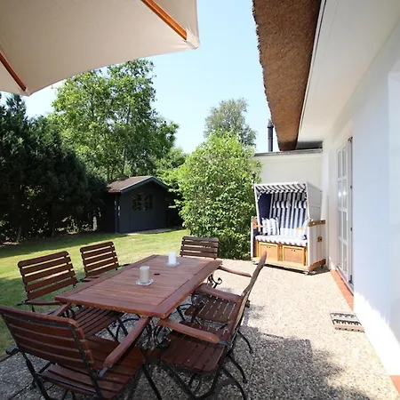Holiday home Haubarg Reetdachhaus Luettje Haubarg *