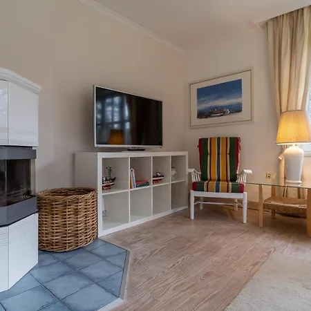 Haubarg Reetdachhaus Luettje Haubarg Holiday home *
