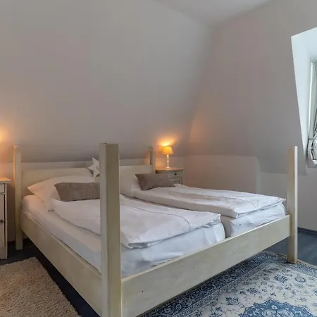 Haubarg Reetdachhaus Luettje Haubarg Feriehus *