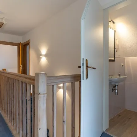 Haubarg Reetdachhaus Luettje Haubarg Feriehus