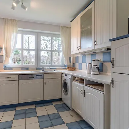 Haubarg Reetdachhaus Luettje Haubarg Feriehus