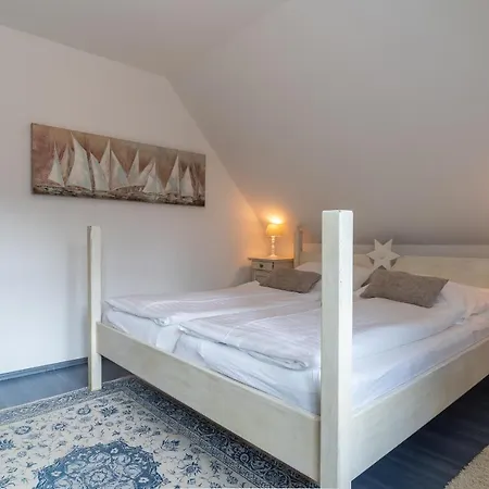 Haubarg Reetdachhaus Luettje Haubarg * Sankt Peter-Ording