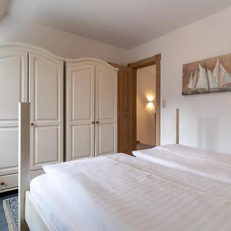 Haubarg Reetdachhaus Luettje Haubarg Hébergement de vacances