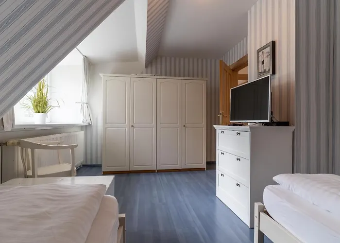 Haubarg Reetdachhaus Luettje Haubarg *