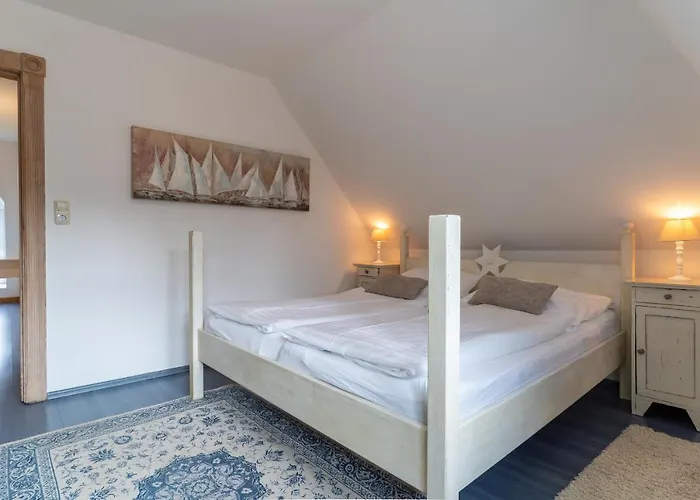 Haubarg Reetdachhaus Luettje Haubarg * Böhl